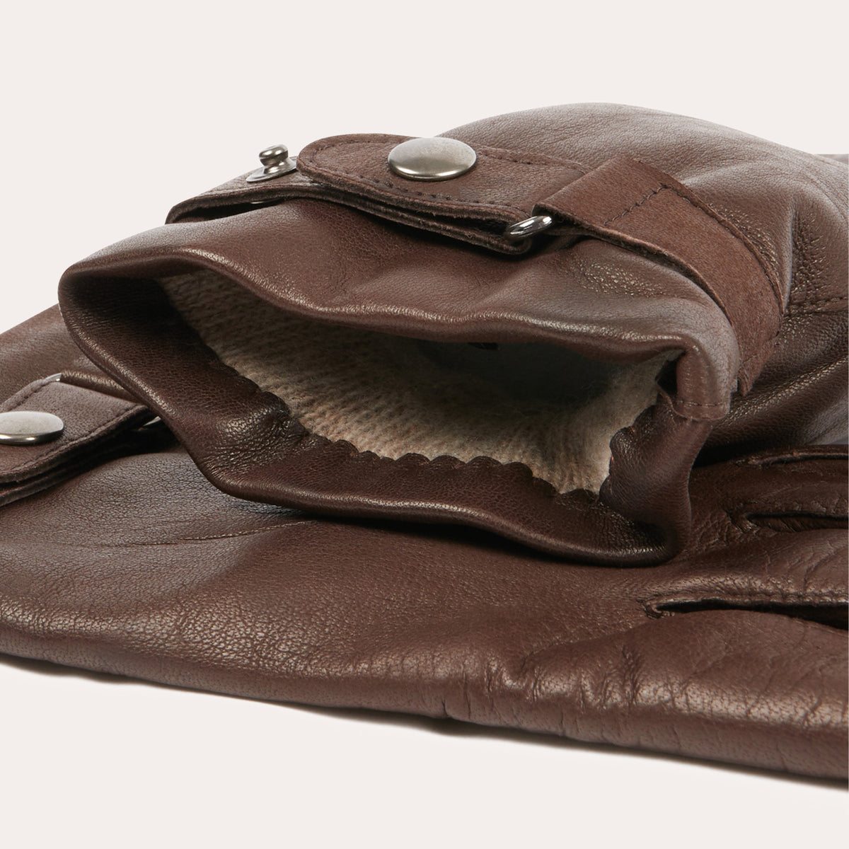 Braune Lederhandschuhe mit Riegel