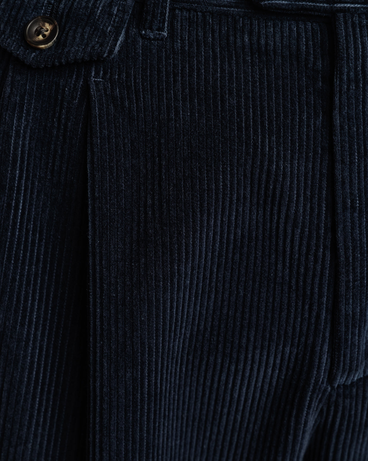 Hose mit Doppelfalte aus Cord in Marineblau