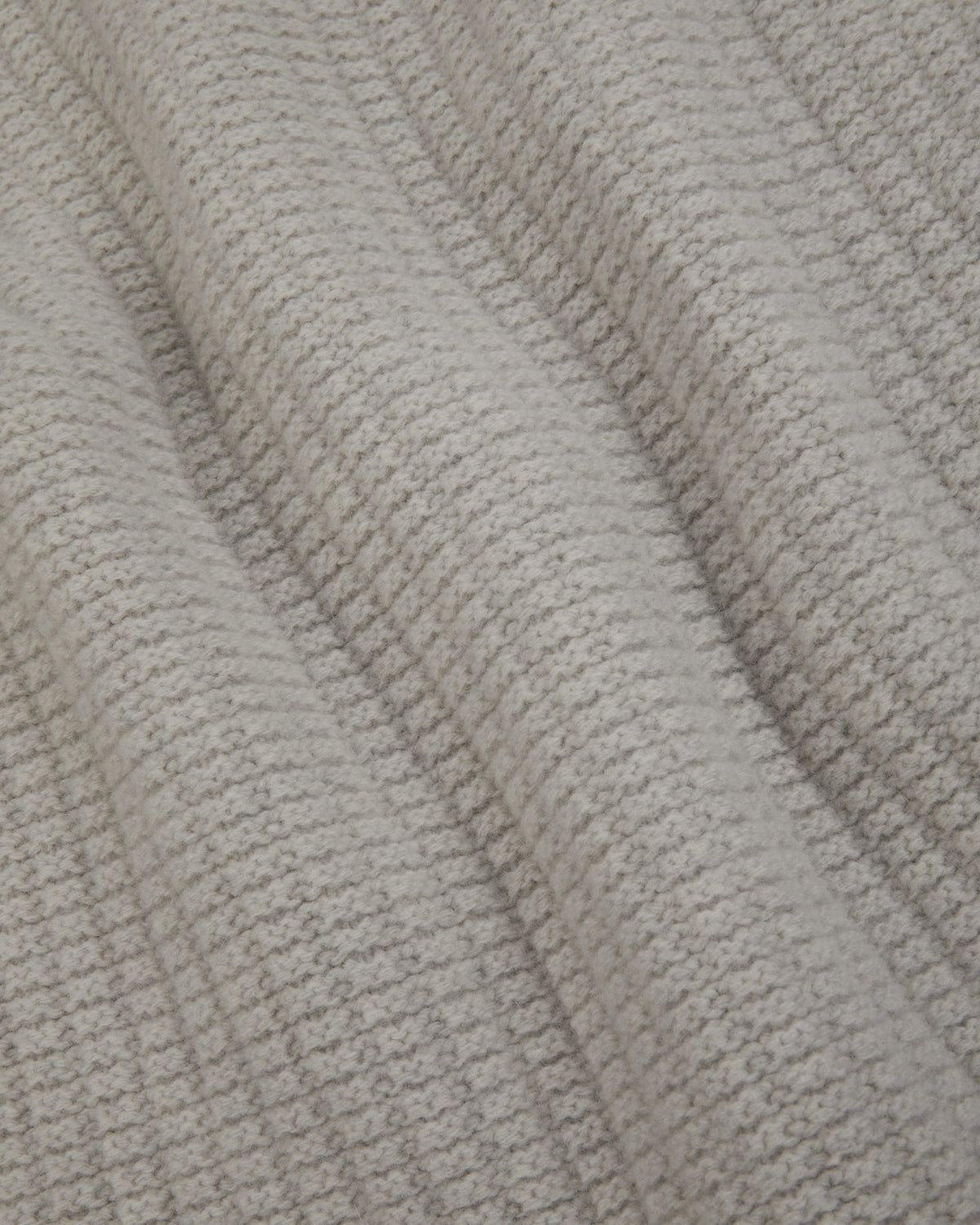 Pull col cheminée en laine mérinos gris clair