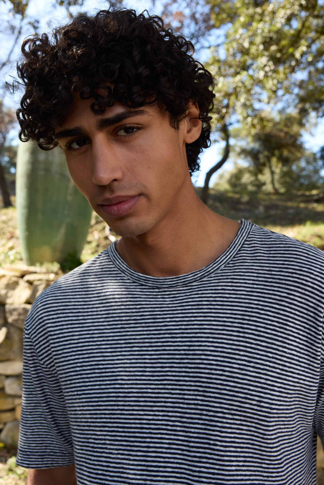 Comprendre le grammage pour identifier un tee-shirt de qualité