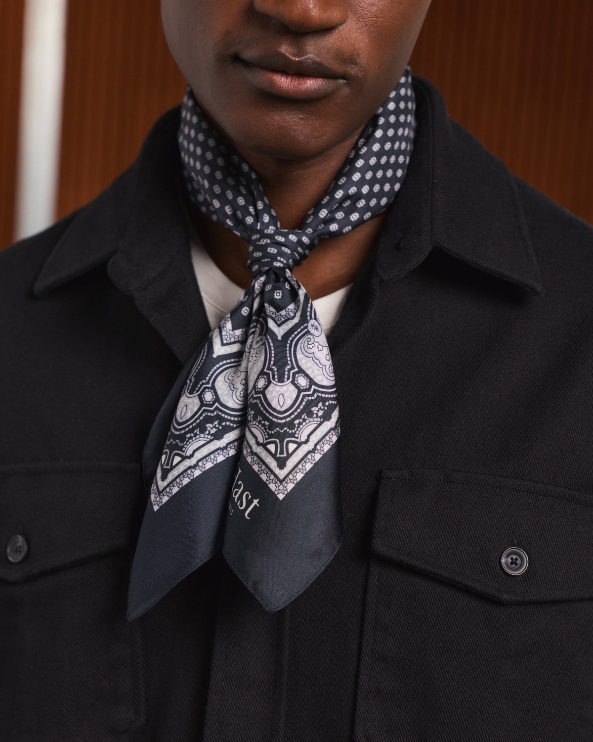 Foulard en soie gris à motif