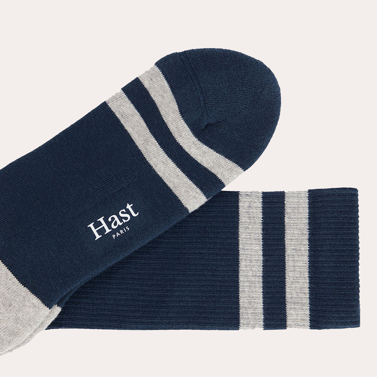 Marineblaue und graue gestreifte Socken