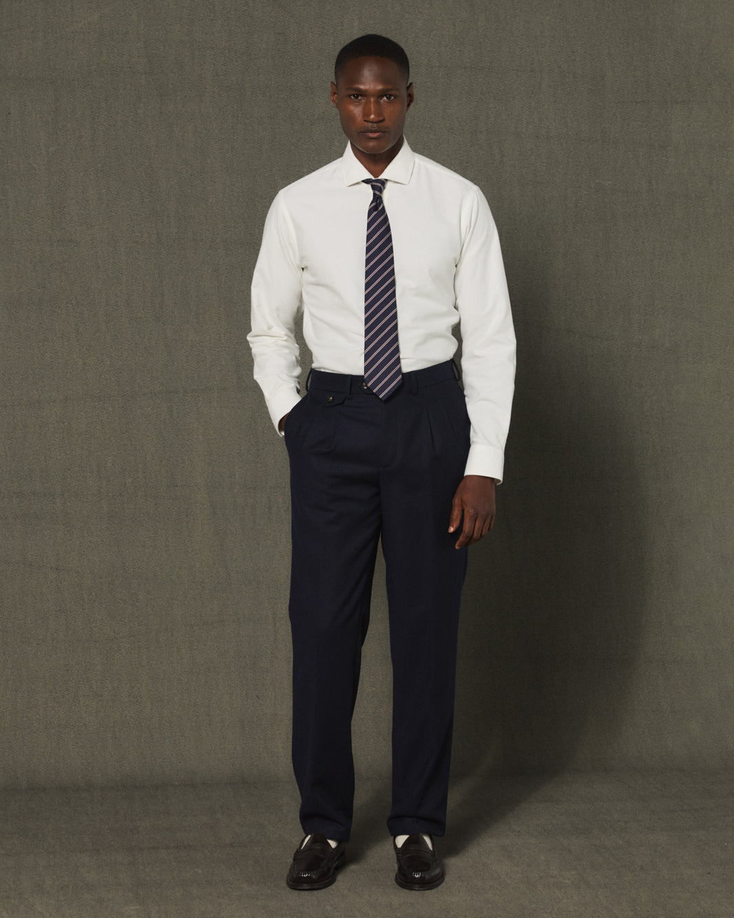 Chemise formelle en flanelle de coton blanc