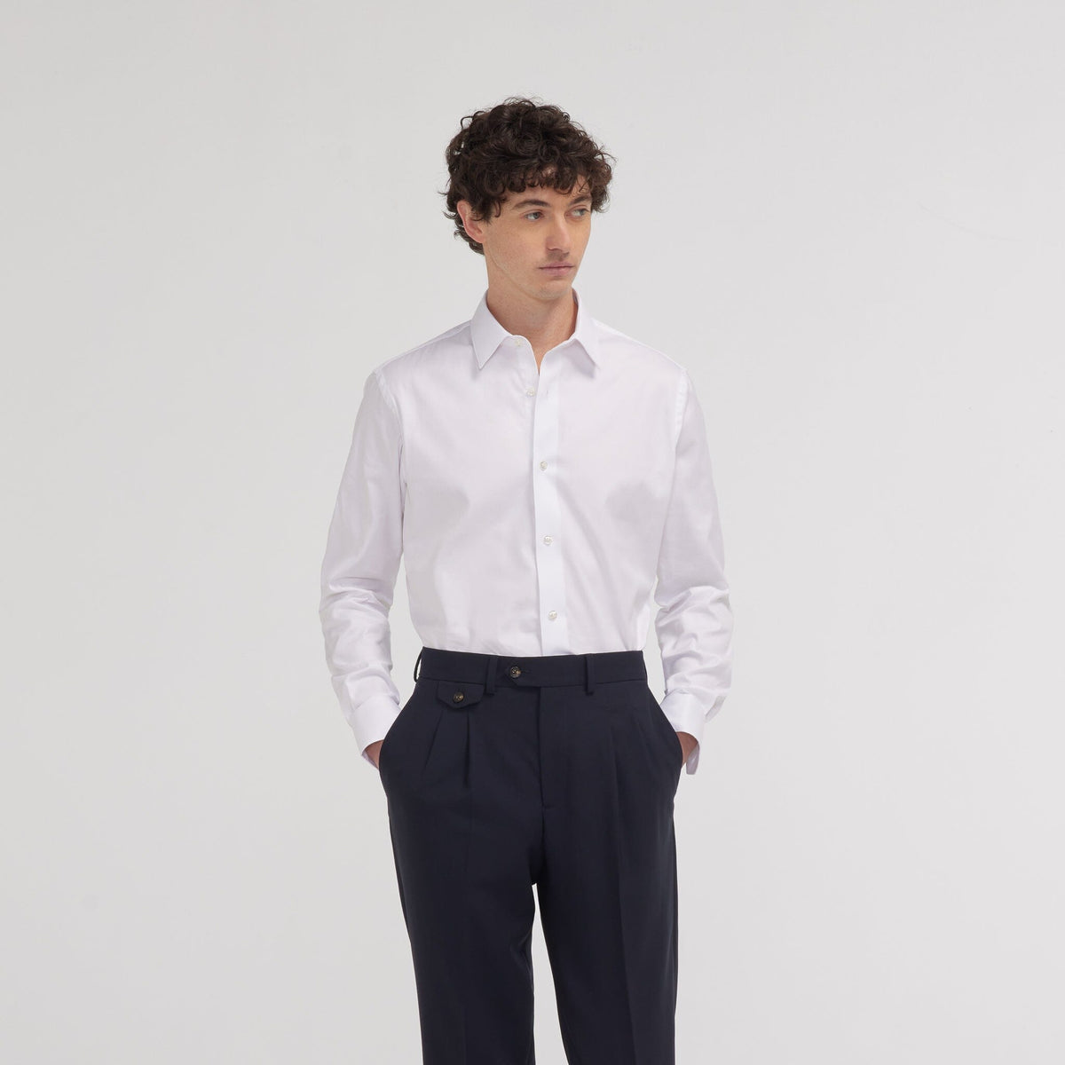 Tailliertes weißes Hemd aus Twill