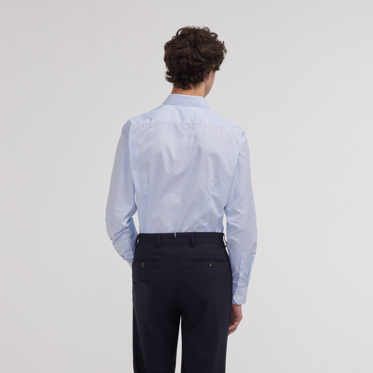 Chemise cintrée en popeline double retors à petites rayures bleues