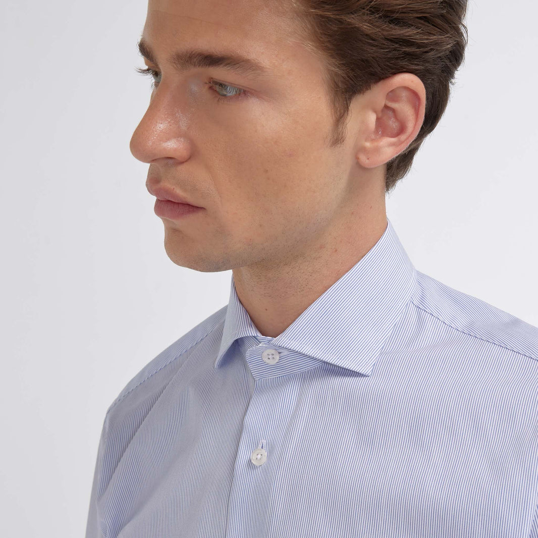 Chemise en popeline double retors faux-uni à fines rayures bleues