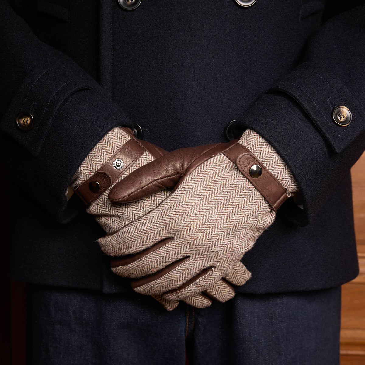 Handschuhe aus Leder und Wolle mit Fischgrat-Muster Braun