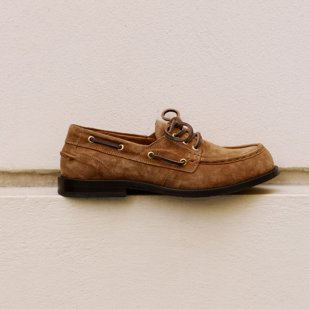 Bootsschuh aus bernsteinfarbenem Veloursleder