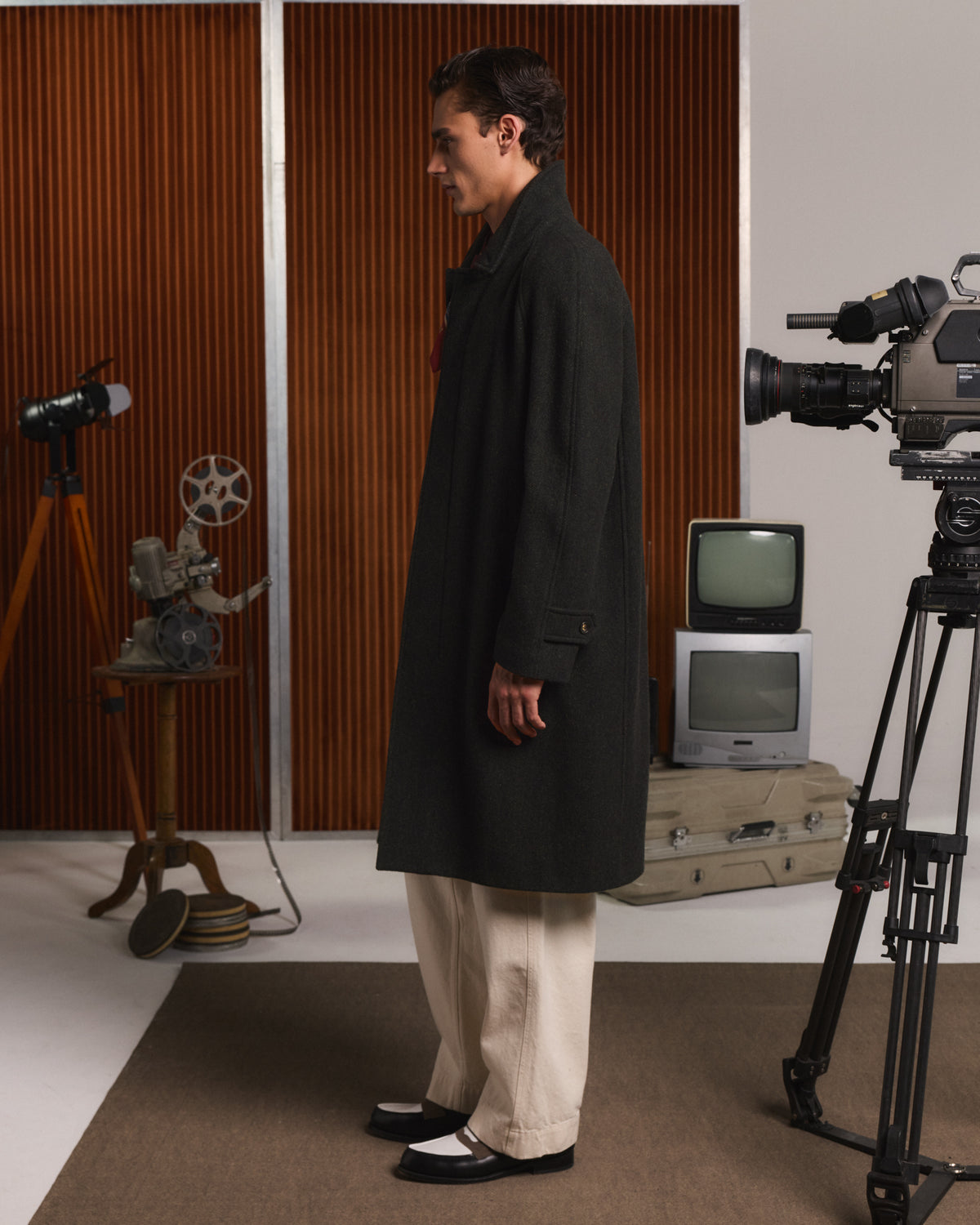 Balmacaan coat in green virgin wool herringbone