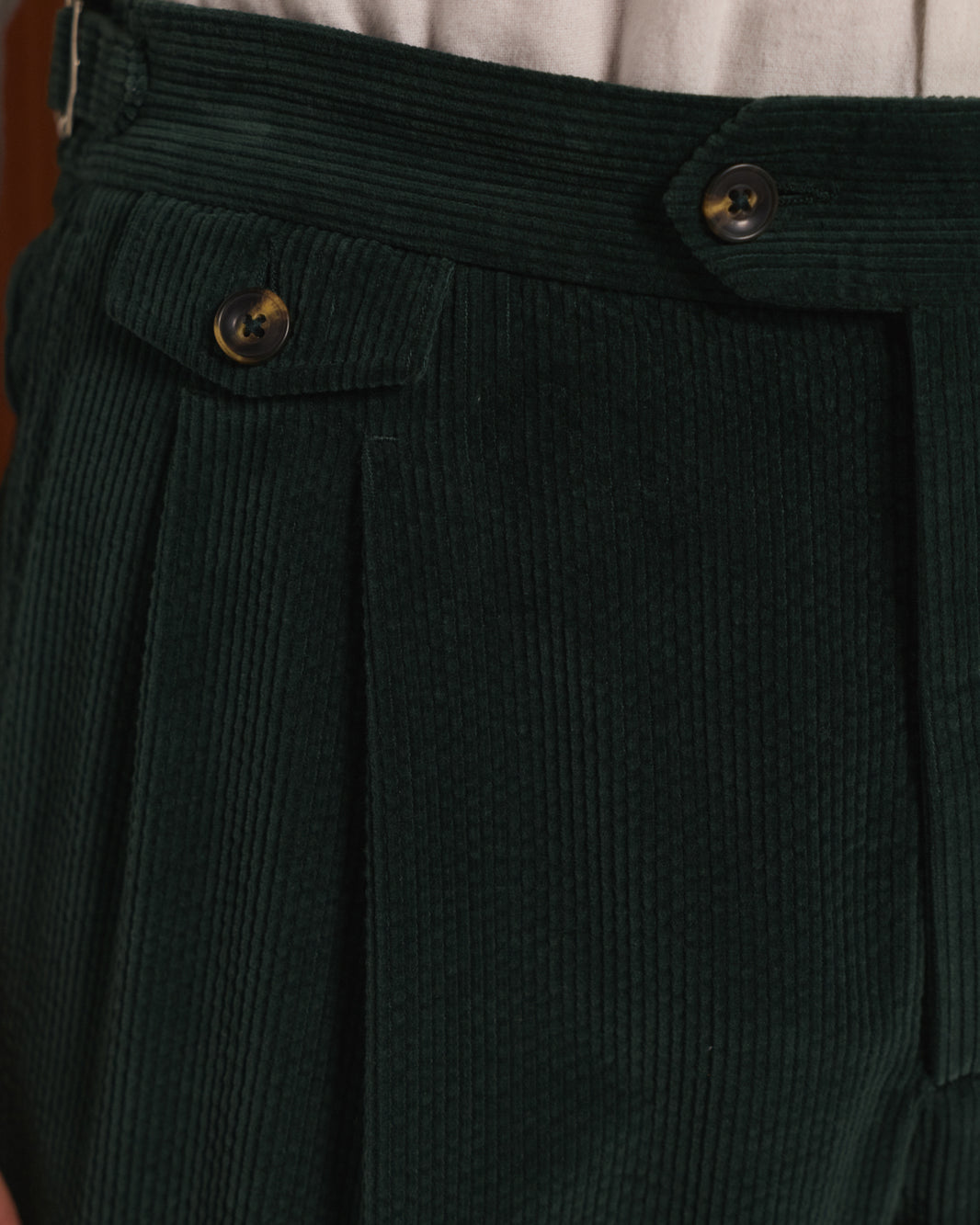 Pantalon à double plis en velours vert