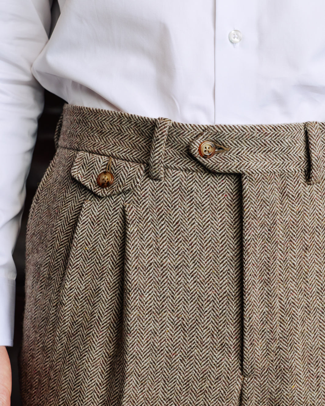 Pantalon à pinces en laine chevrons marron
