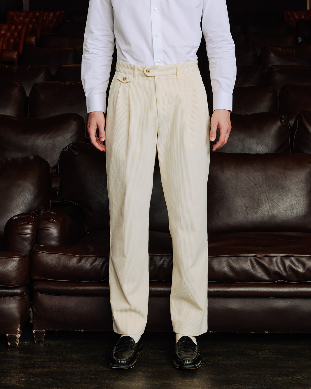 Pantalon double plis en velours côtelé écru