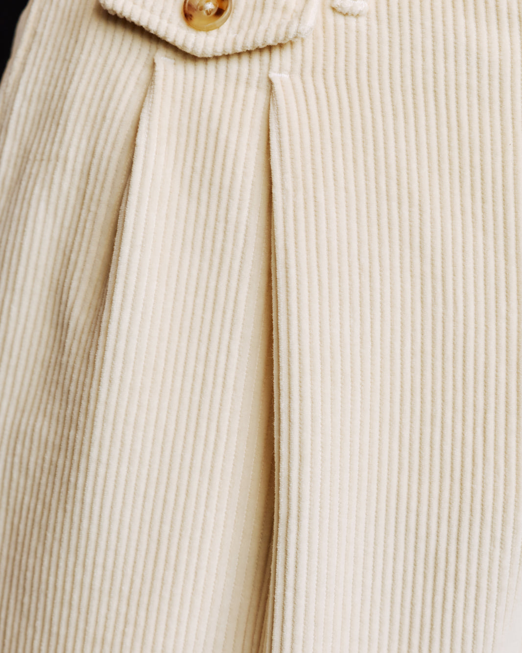 Pantalon double plis en velours côtelé écru