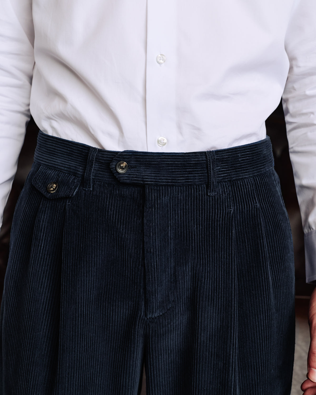 Hose mit Doppelfalte aus Cord in Marineblau