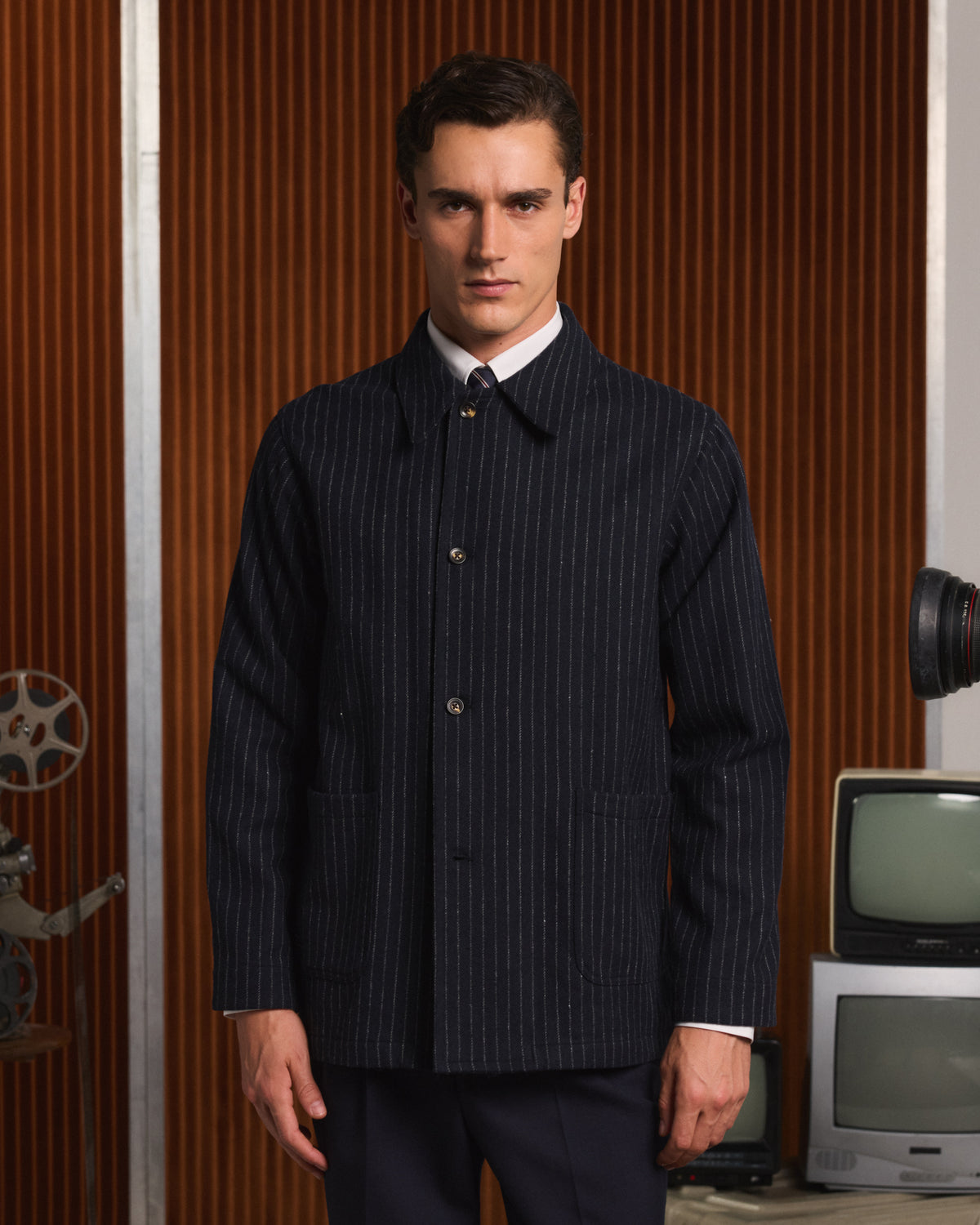 Veste de travail en laine vierge bleu marine à rayures craie