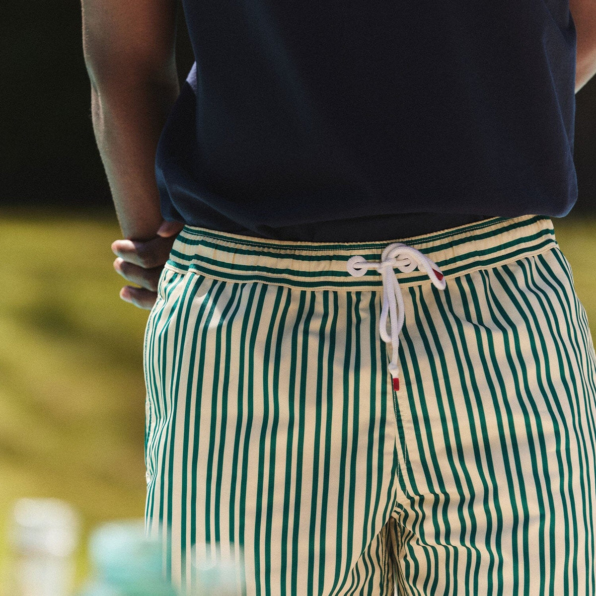 Badehose mit Streifen in Ecru und Grün