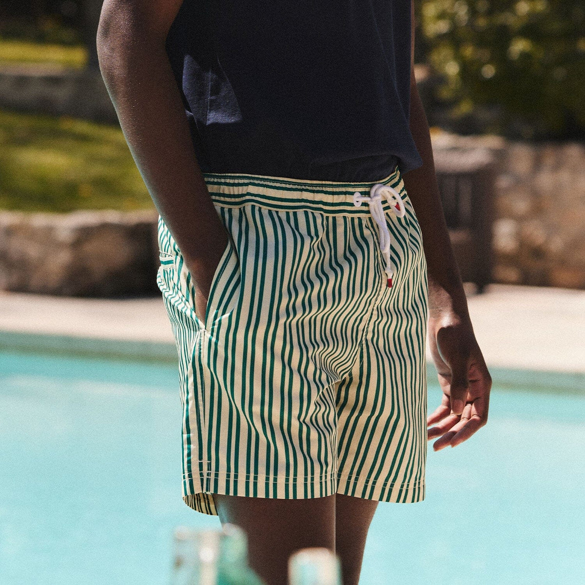 Badehose mit Streifen in Ecru und Grün